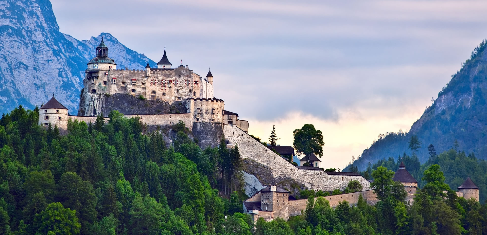 Burg Hohenwerfen im Salzachtal © Shutterstock